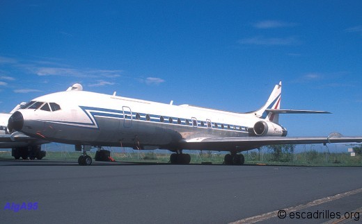 La Caravelle 251 presque dépouillée de ses marques militaires