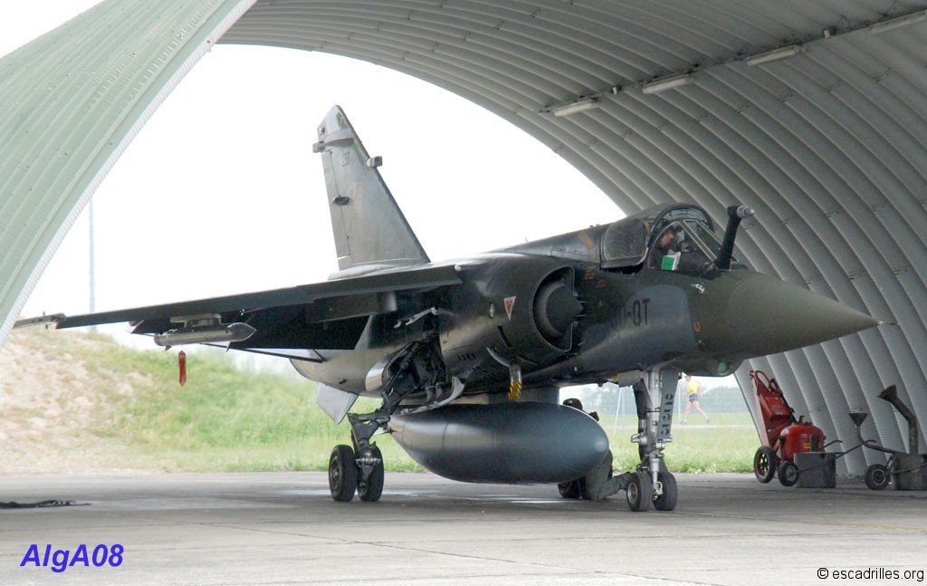 F1CT sous son arche de protection de la BA-132 en mai 2008