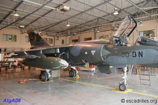 Mirage F-1 CT en maintenance au RC 2/30