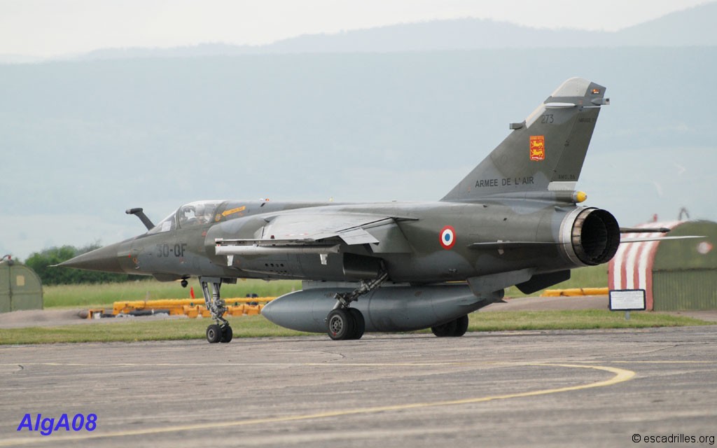 Mirage F-1 CT en configuration typique d'assaut