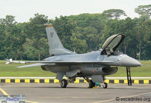 F-16C sn 613 du 143 Sqn basé à Tengah