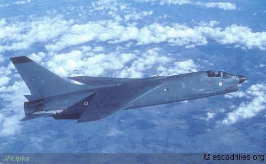 Crusader de la 12F surpris en vol