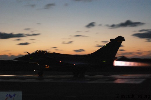 Rafale décollant la nuit