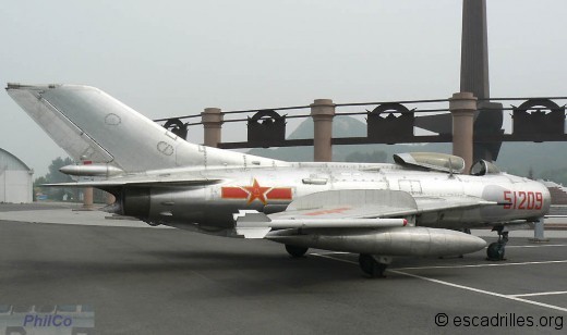 Version photo d'un F-6 (MiG-19 sous licence)