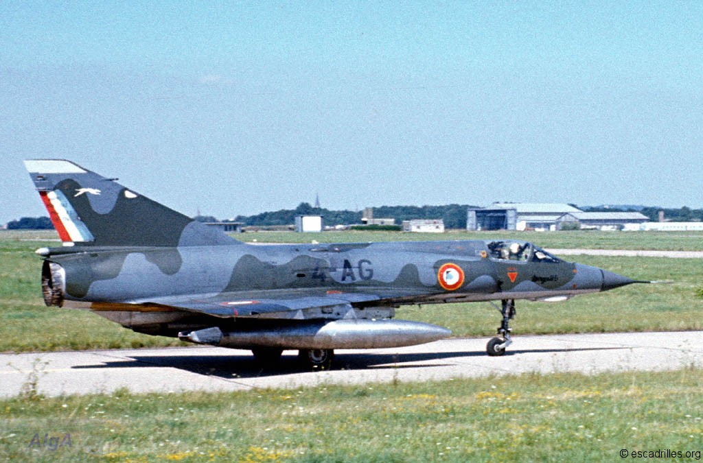 Mirage IIIE du Dauphiné au roulage à Frescaty en 1973