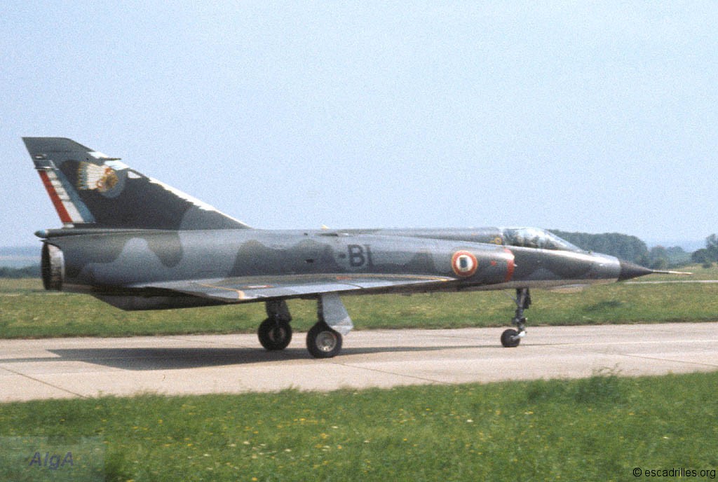 Mirage IIIE du La Fayette au roulage à Frescaty en 1973