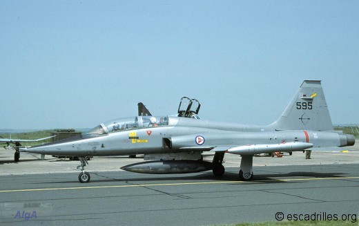 F-5B 1986 595