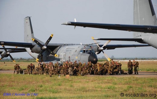 C-160 et parachutistes