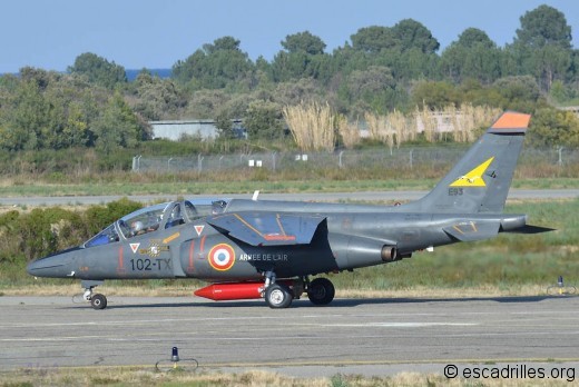 L'Alphajet biroutier, au roulage à l'issue de sa mission