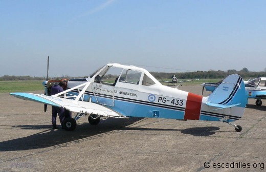 Piper-PA25-Pawnee_PG433_pc