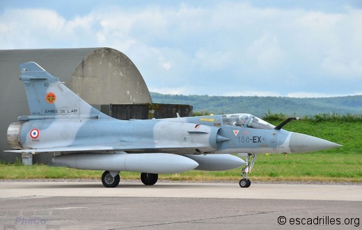 Second avion de la patrouille relevée, le n°40