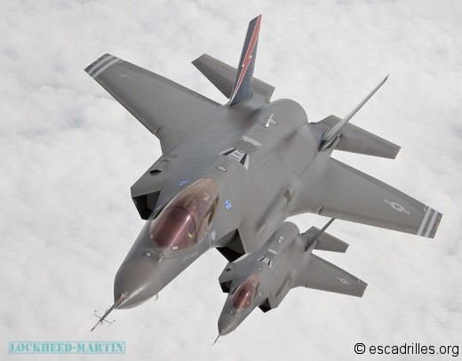 Deux F-35A vus par un ravitailleur