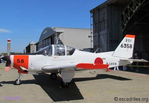 Un des Fiji T-5 de la Marine japonaise