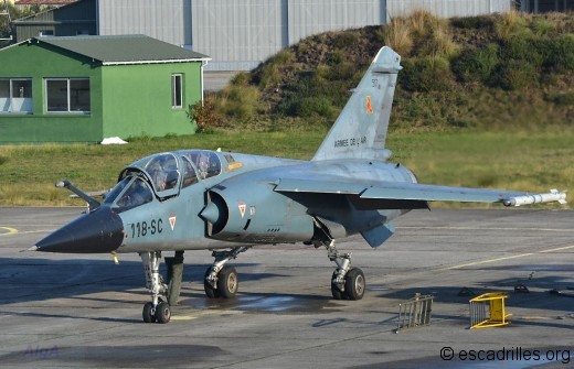 Deux F-1B sont présents car toute l'activité du 2/33 est délocalisée