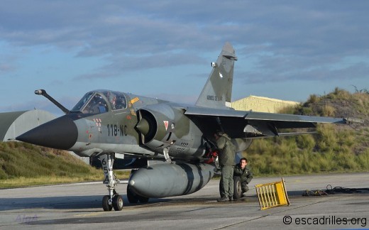 Avec un bidon "irakien" et 2GBU-12 sous les ailes, le F-1CR est un atout