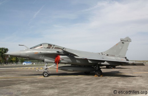 Ce Rafale de la 11F rappelle que Cognac forme aussi les marins