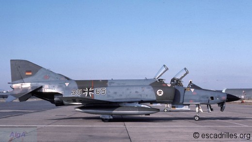 RF-4 1980 35+65 AKG 52