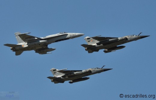 Photo de F-18 et F-1CR