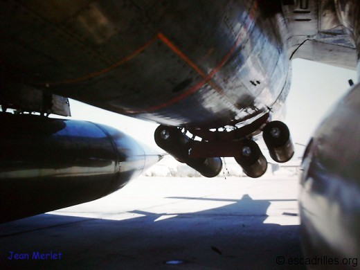 Sur le F-84F, on utilisait régulièrement un pack de JATO pour les config lourdes !