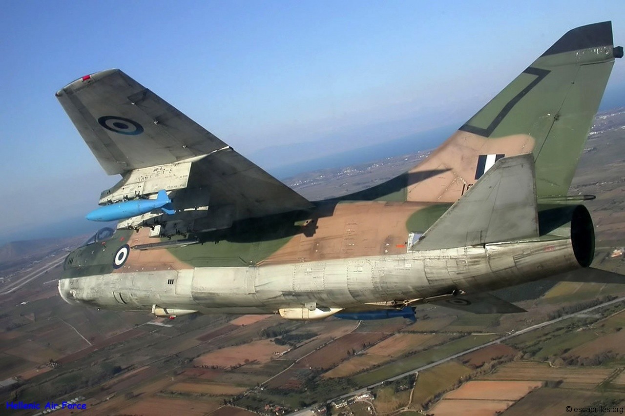 1/48 F4 C Academy - Page 4 A7_Grece_vol