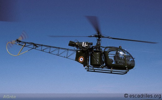 1990: l'Armée de l'Air va-t-elle se tourner vers des missions pacifiques, telles celle de cette Alouette II de l'EH 5/67 Alpilles ?