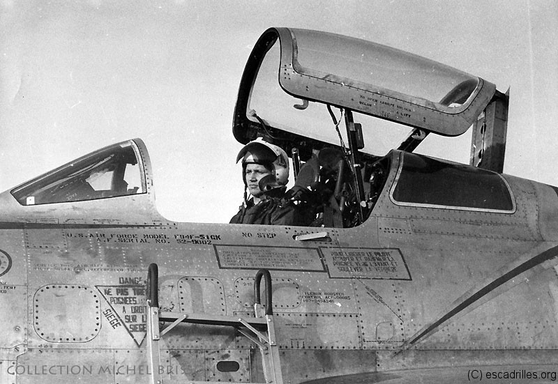 Michel Brisson, à bord d'un F-84F de type '51GK'