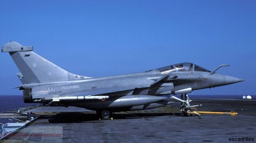 Le 12F-9 vu sur le Charles de Gaulle en 2004