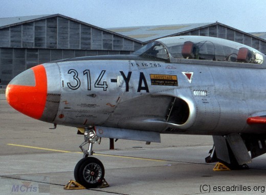 Un T-33 US, le 16763, remis au standard français