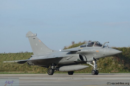 Rafale_2011_12F14_taxy