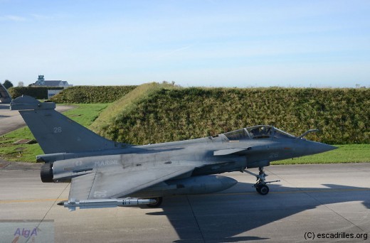 Rafale_2011_12F26_taxy