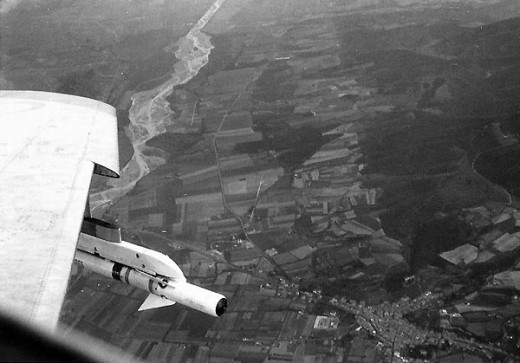 Le Sidewinder AIM-9B sous la plume d'un B2: ne pas tirer vers le soleil ...