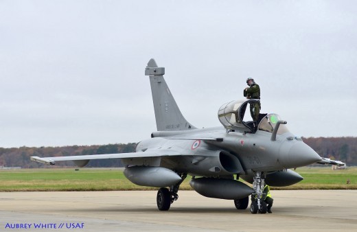 Le Rafale '130' avec ses trois bidons de convoyage qui vont être démontés