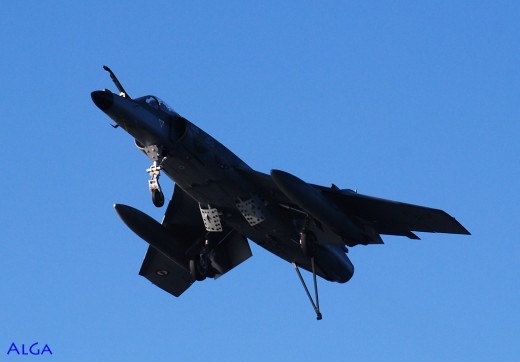 A la pointe de l'action, pour son dernier tour d'opérations. Il a connu trois porte-avions ... et aurait bien aimé en connaître un quatrième