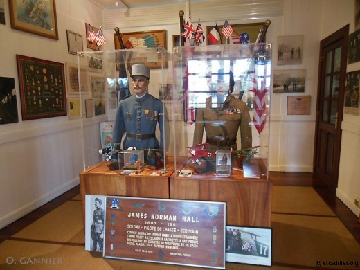 La salle 'aviation' dans la maison de James Norman Hall à Arue (Tahiti)
