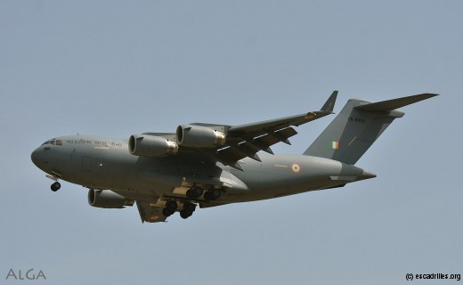 Ouvrant la marche, un C-17 tout neuf