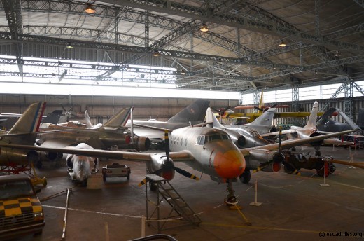 Une vue partielle de la collection dans le grand hangar HM2