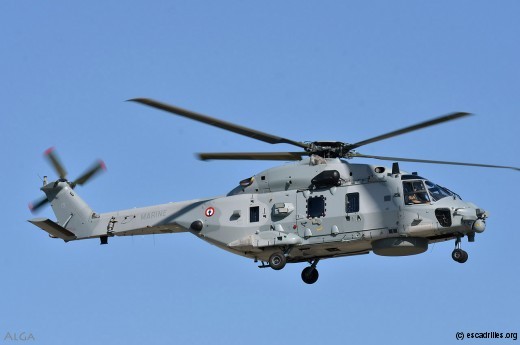 L'équipage standard d'un NH 90 Marine comprend un pilote, un coordinateur tactique et un opérateur de senseurs