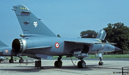 F-1 du Valois en 1982; les fleurs de Lys symbolise la région du même nom