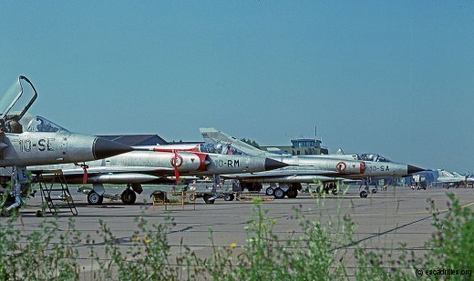 Roulage de 2 Mirage IIIC pour un entraînement au combat, en août 1977