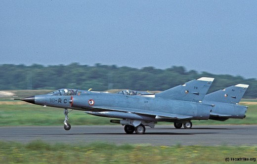 Décollage PS comme il se doit pour ces deux Mirage du 2/10 vus en 1984