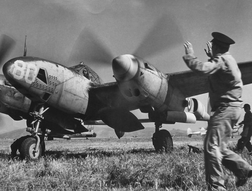 Antoine de St-Exupéry vu par John Phillips (Life) à Alghero en mai ou juin 1944