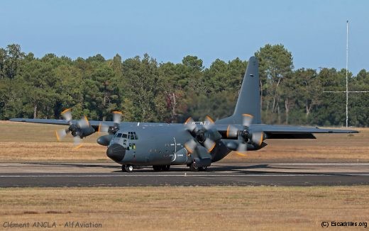 Deux C-130 présents en octobre: introduire des éléments en zone rouge