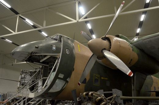 En cours d'entretien, le Bristol Freighter ... un exemple du pragmatisme des ingénieurs britanniques dans les années post-45