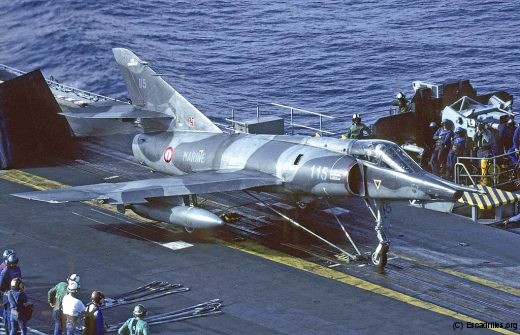 Le 115, paré au catapultage, lors de son avant-dernier embarquement
