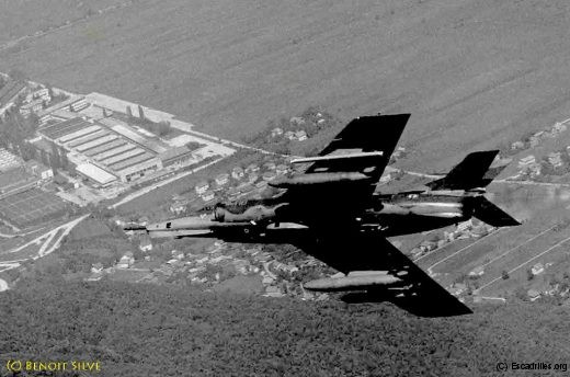 Etendard IVPM en descente vers l'objectif