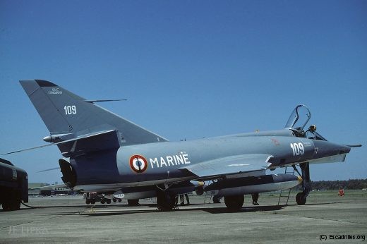 Le 109, vu en 1986 à Mont-de-Marsan, avec une nouvelle peinture grise