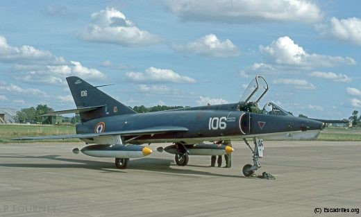 Le 106, sur la BA 123 en 1976, sans chassis photo